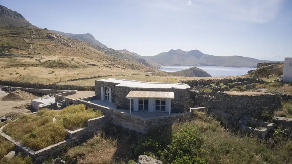 technologiki-athinon-eksoxikes-katoikies-kataskevi-petrinwn-katoikiwn-vagia-serifos-03